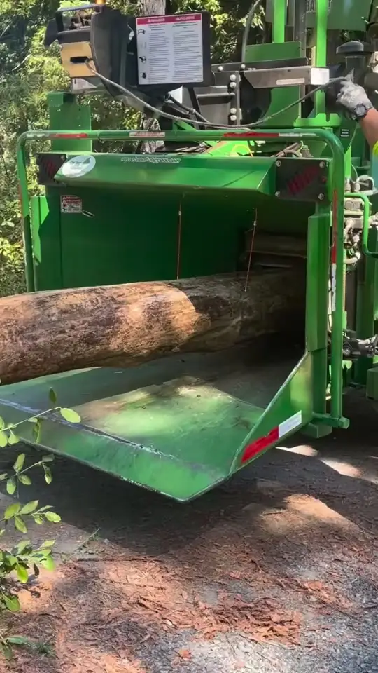 Chipping a Full Log in the Bandit Chipper, TreeEx Tree Experts
